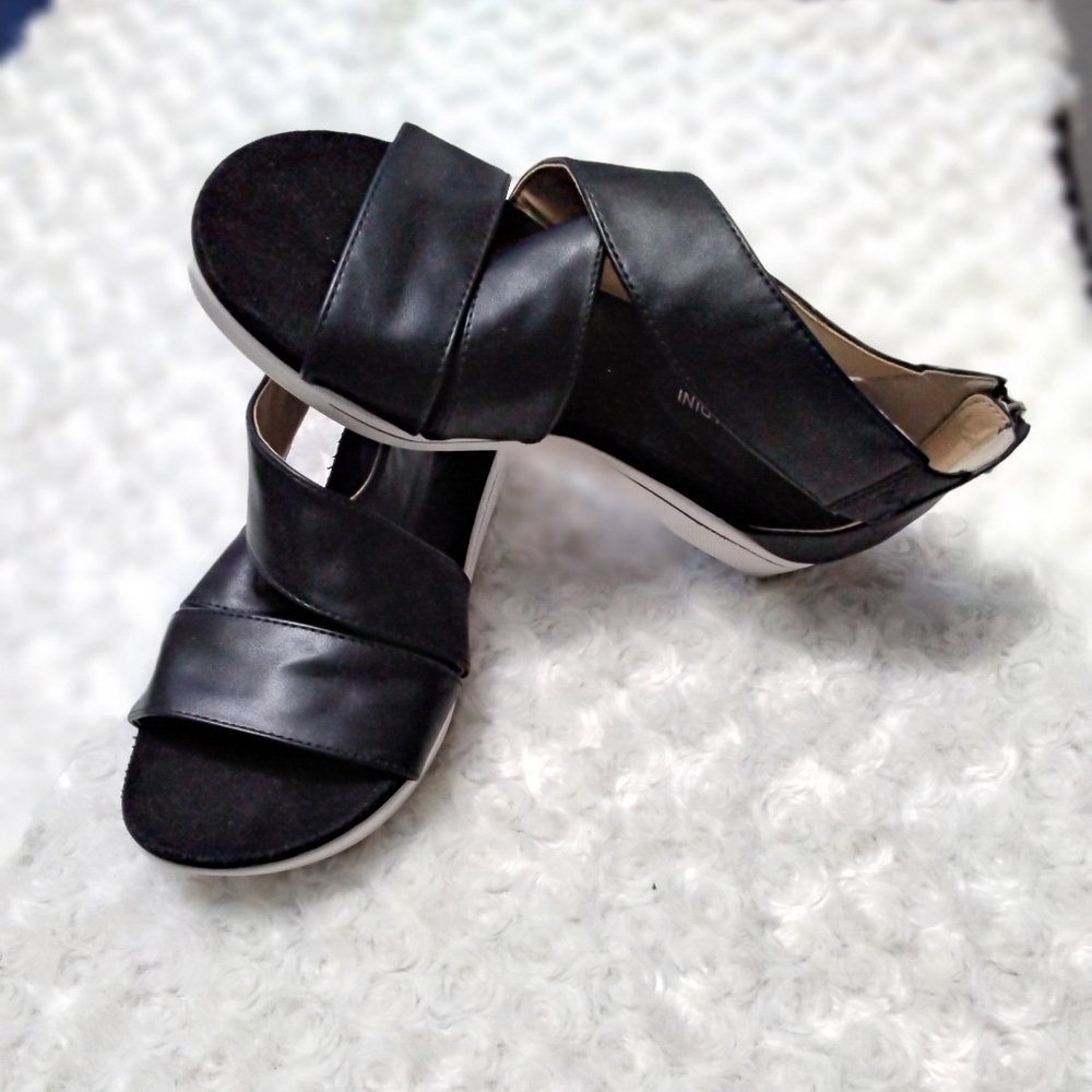Adrienne Vittadini Sandal/Sports/Shoe Size 6M - Picture 3 of 5